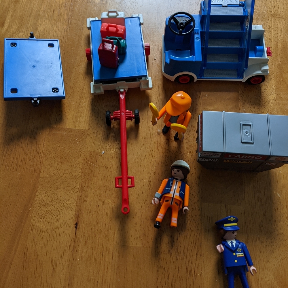 Playmobile ground crew